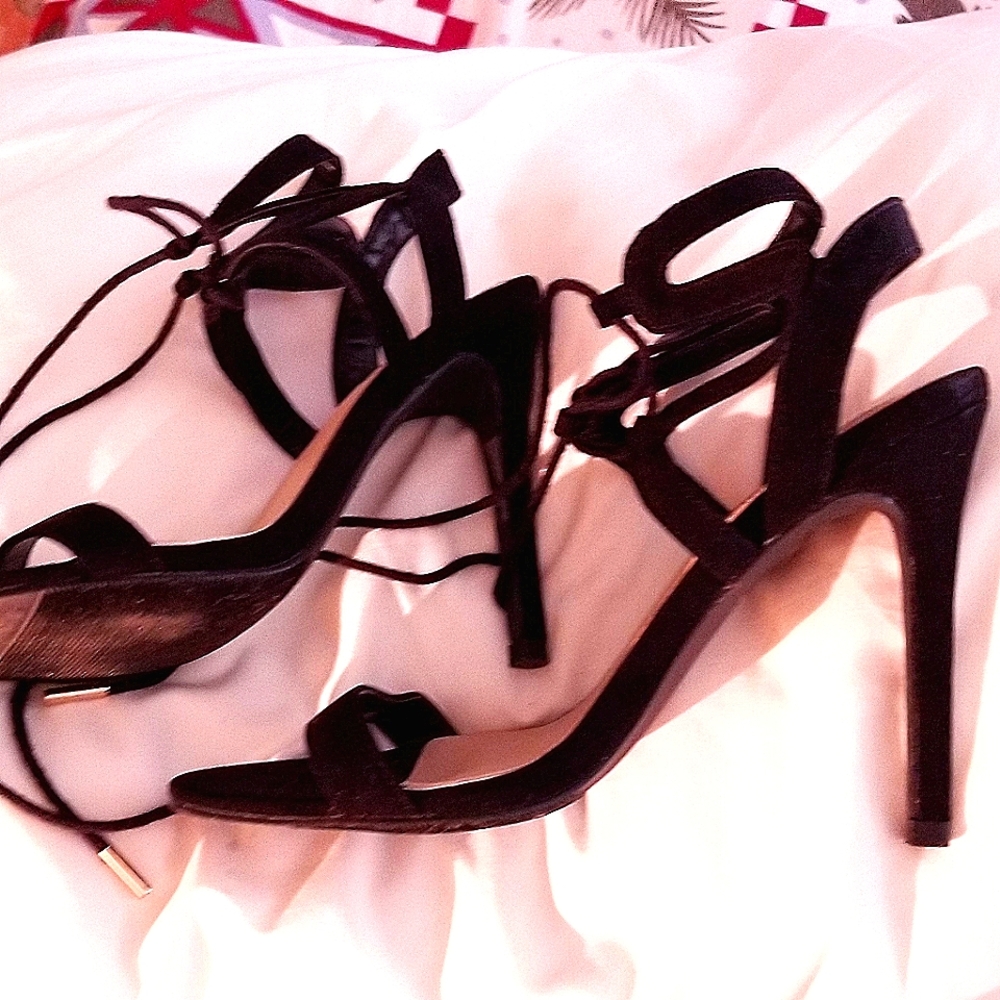 Suede lace up heels - Picture 7 of 8